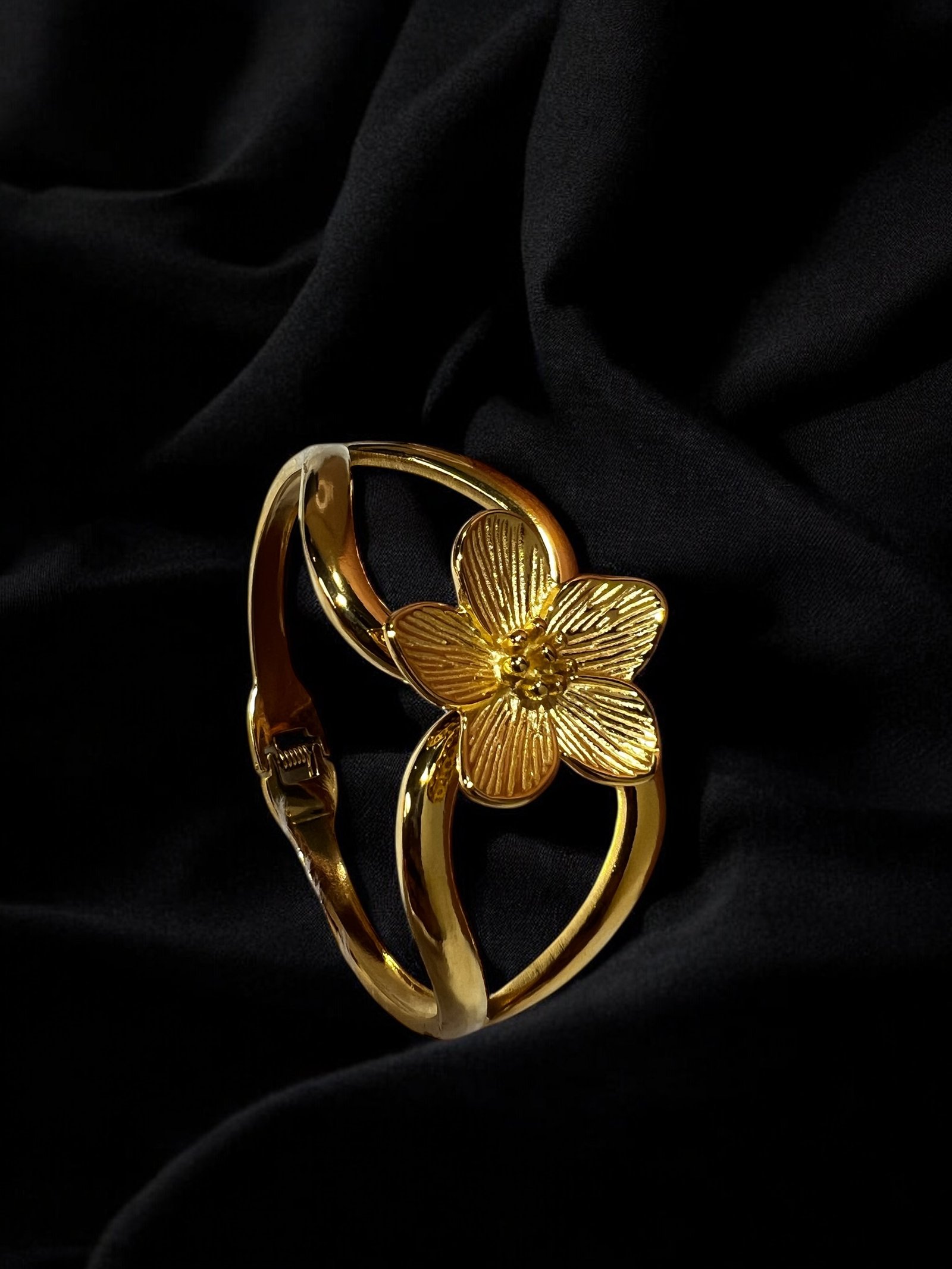 Sunehri Phool Statement Cuff