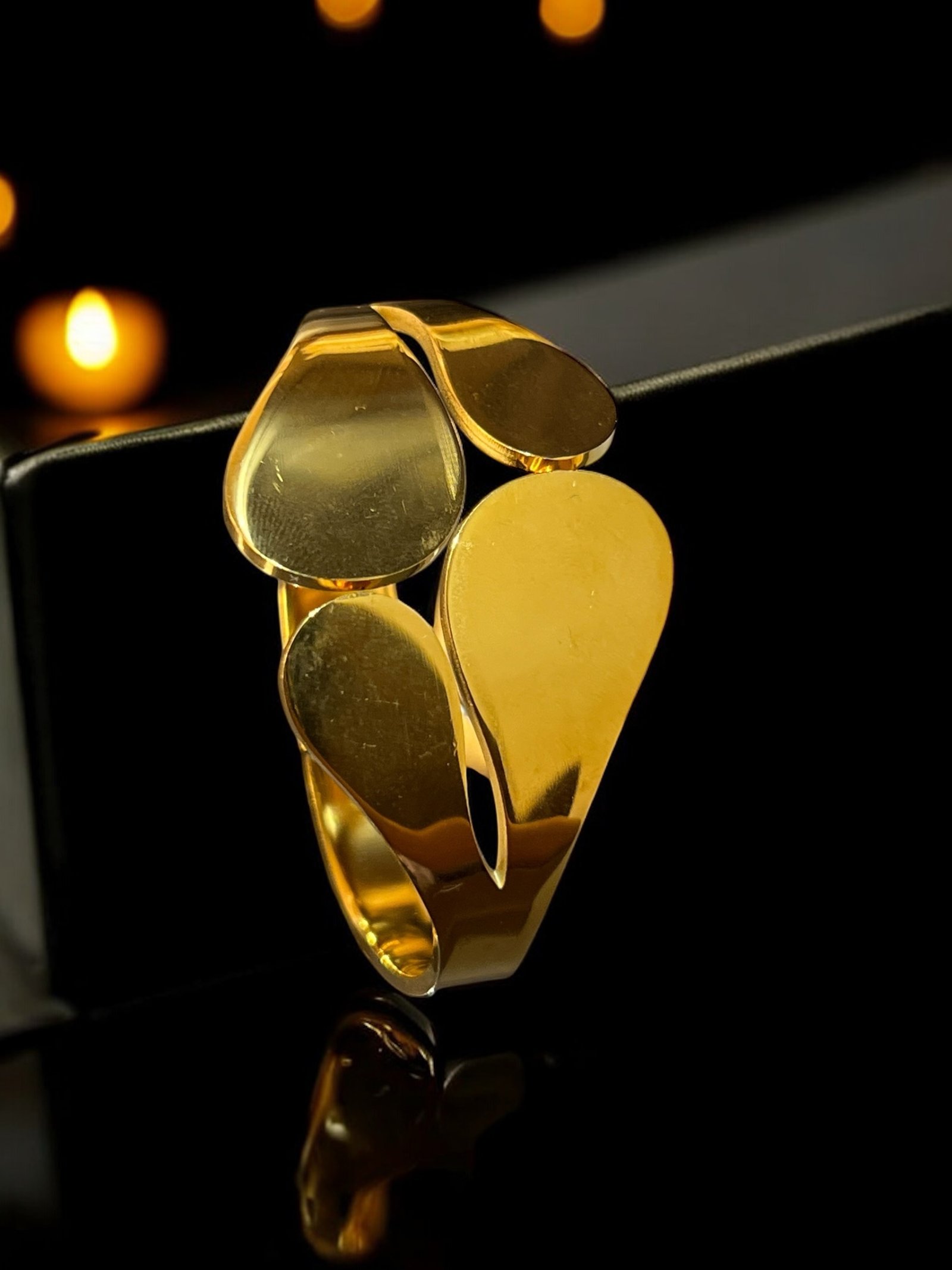 Alia Bold Petal Bracelet - Image 2