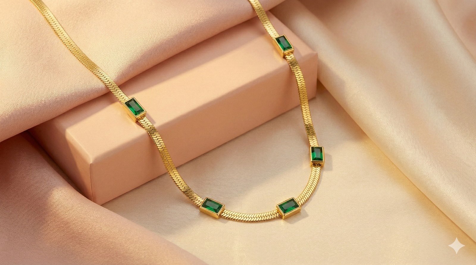Emerald Green Gold Necklace for Women – Elegant Stone Jewellery - Image 4