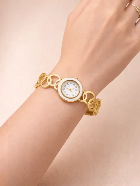 Gold Bracelet Style Analog Watch – Elegant Quartz Wrist Watch
